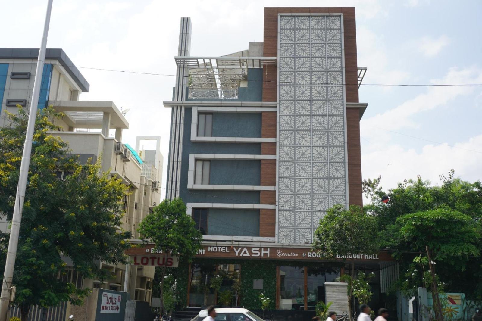 Hotel Yash Executive Aurangabad  Exteriör bild