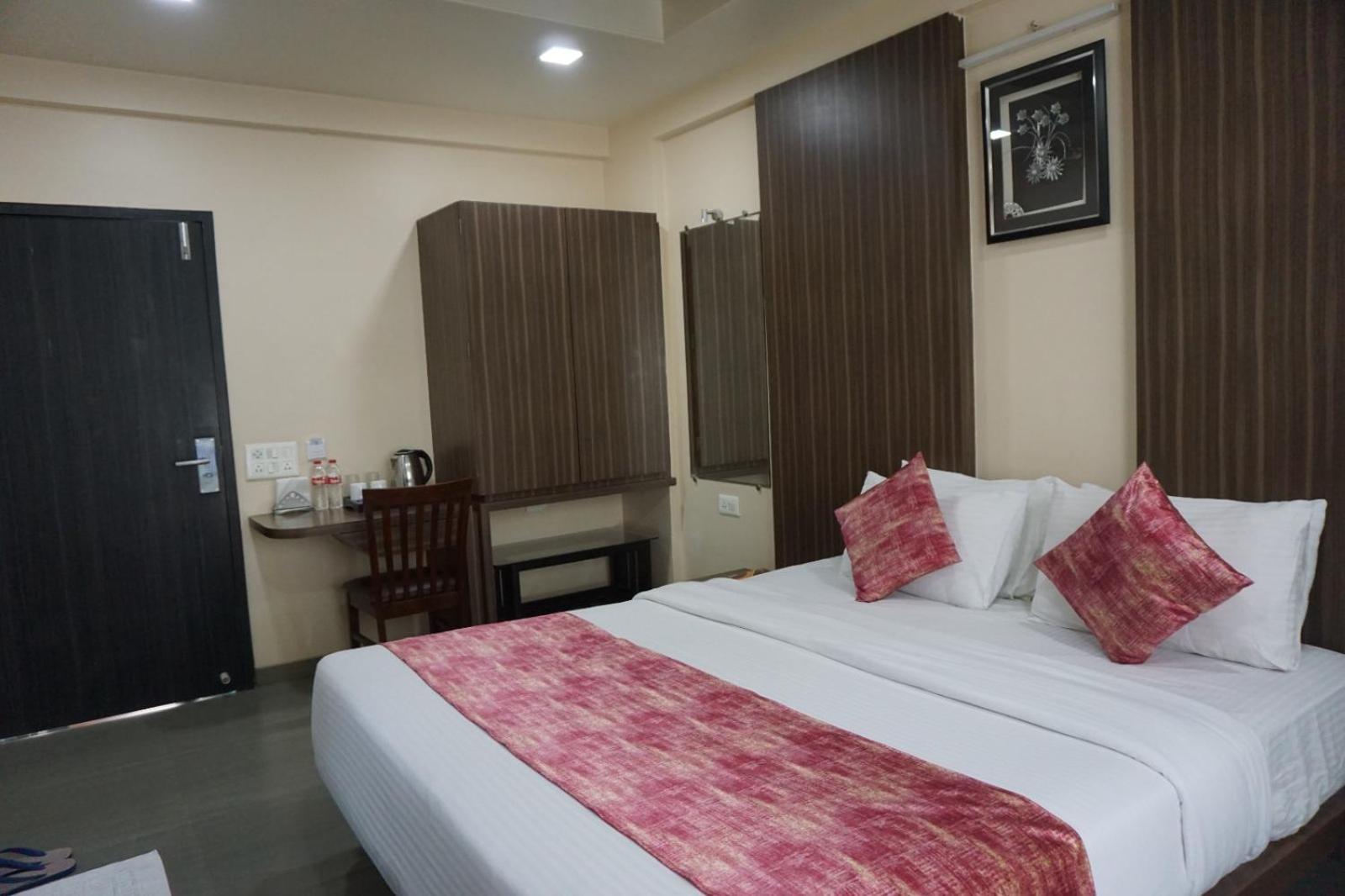 Hotel Yash Executive Aurangabad  Exteriör bild